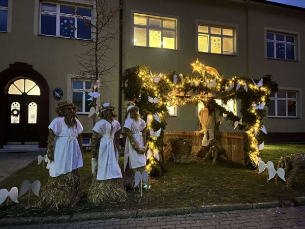 Betlém, adventní věnec a výstava prací dětí